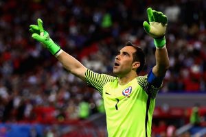 "Este es nuestro Chile": Claudio Bravo alza la voz tras las masivas marchas