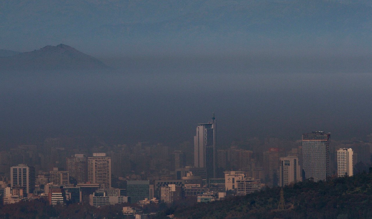 #FMDOSTeInforma Decretan alerta ambiental para este lunes en Santiago