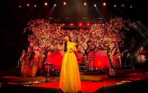 Mon Laferte emocionó a un Teatro Caupolicán repleto