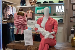Maniquíes amamantando: la noble causa que llega desde Colombia