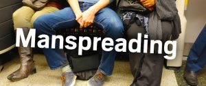 ¿Qué es el manspreading y por qué hay una campaña en su contra?