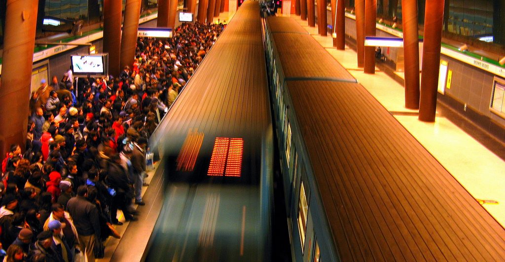 Problemas en el Metro de Santiago genera hasta 2 horas de retraso en viajes