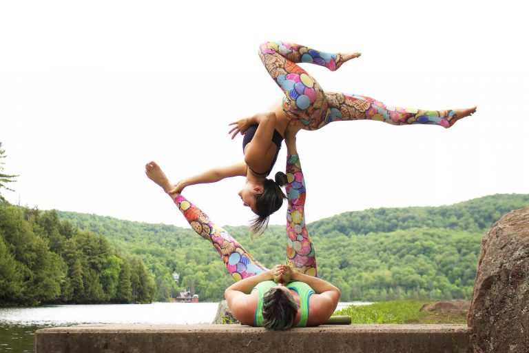 Descubre los beneficios de practicar acroyoga