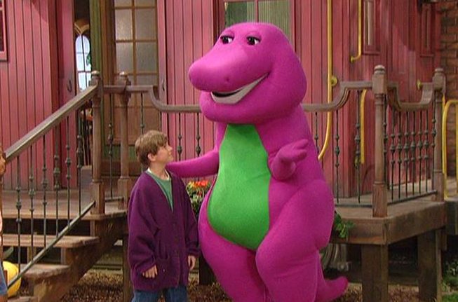 Conoce al hombre que estaba bajo el disfraz del dinosaurio Barney