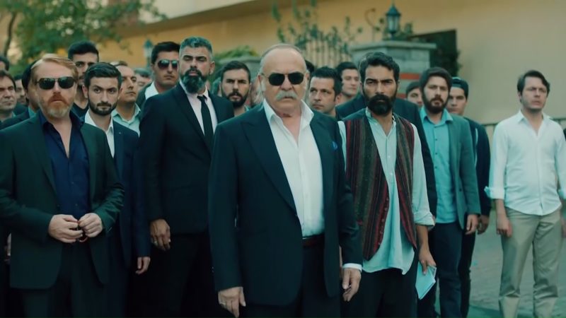 Çağatay Ulusoy regresa a las pantallas chilenas con "Icerde", la nueva teleserie turca de Mega