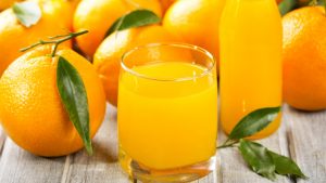 10 razones para tomar jugo de naranja a diario