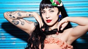 Mon Laferte suspendió algunos shows por problemas de salud