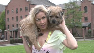 Sentadillas con perros: la nueva tendencia fitness que se ha vuelto viral