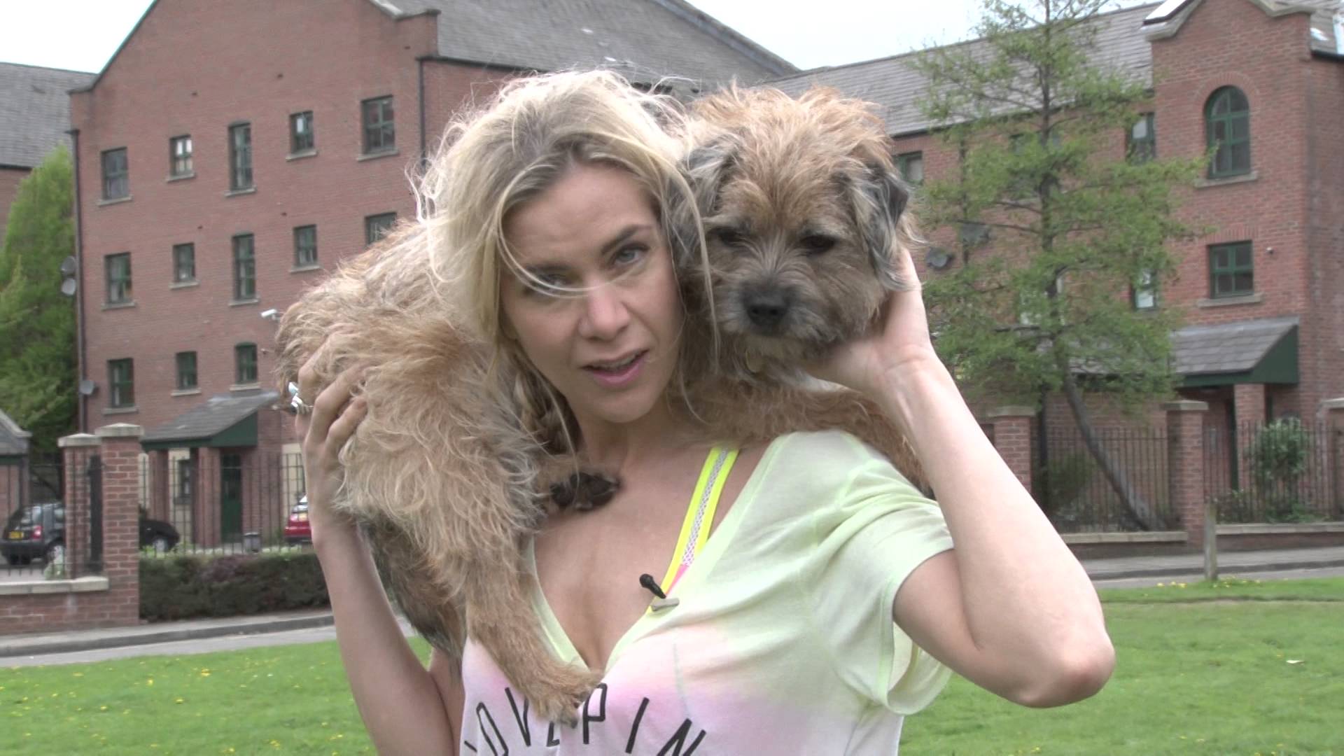 Sentadillas con perros: la nueva tendencia fitness que se ha vuelto viral