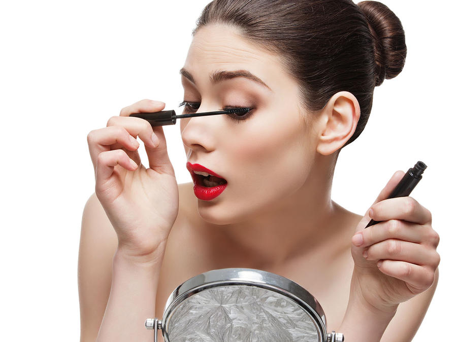 ¡Evítalos! 6 errores típicos que cometes al aplicar tu máscara de pestañas