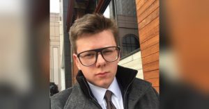 Su abuela le regaló mil dolares hace seis años, los invirtió y hoy es millonario