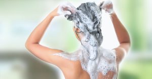 Durante 30 días cambió su champú por una mezcla natural y los resultados son increíbles