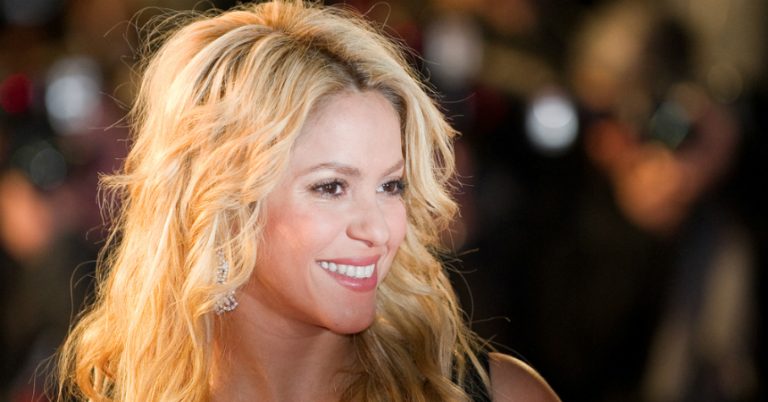 Critican a Shakira por el vestido que usó en el matrimonio de Lionel Messi