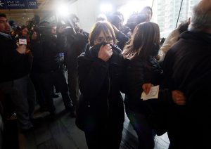 #FMDOSTeInforma Decretan prisión preventiva para conductora de furgón escolar que atropelló a niña