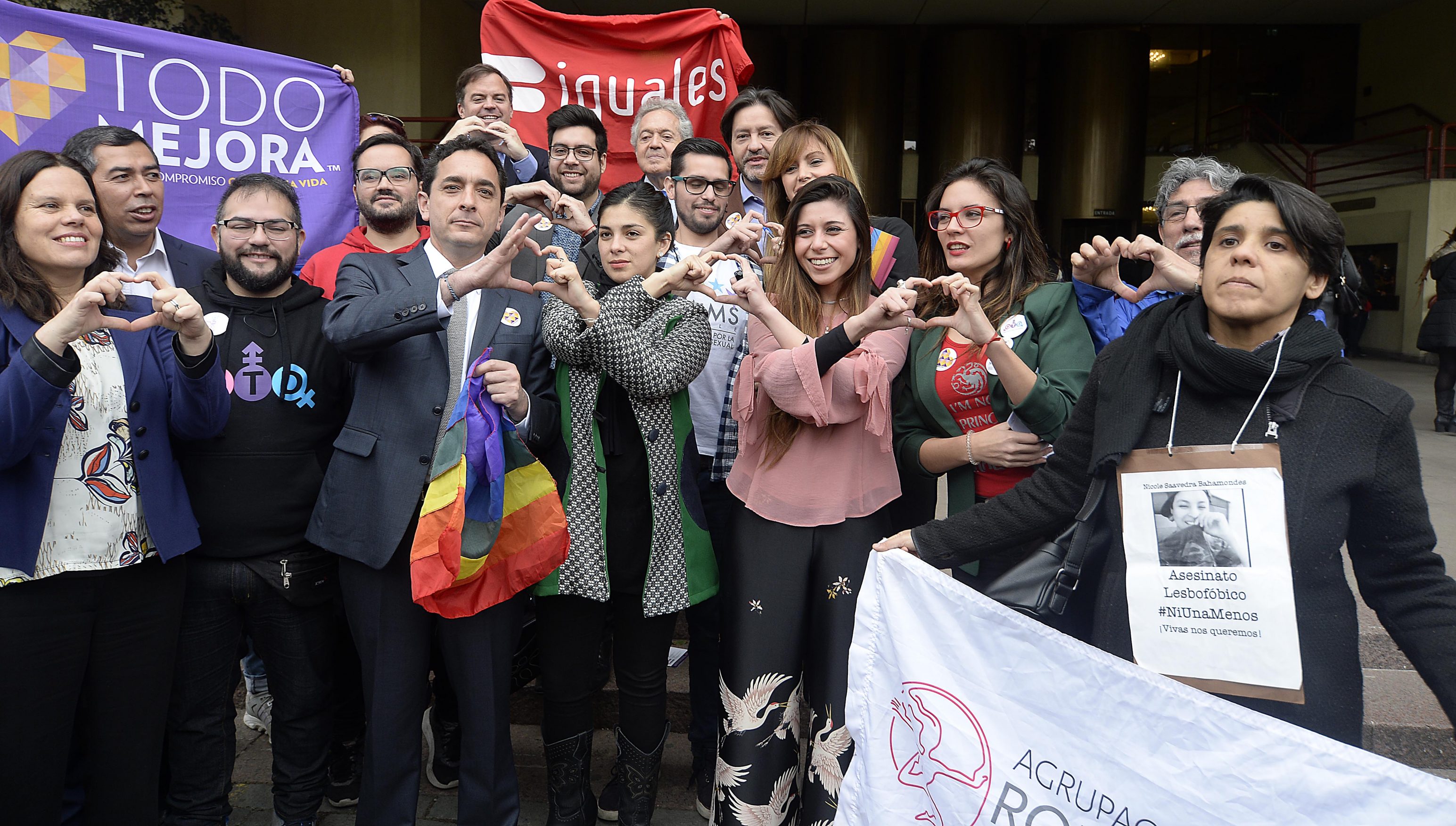 Parlamentarios apoyan Bus de la Diversidad