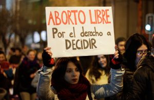 Multitudinaria marcha se realizó este martes a favor del aborto libre