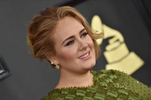 Adele cancela últimos dos conciertos de su gira por daños en sus cuerdas vocales