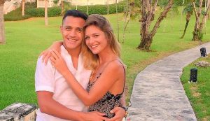 Mayte Rodríguez y Alexis Sánchez enamoran con fotos de su romántico paseo