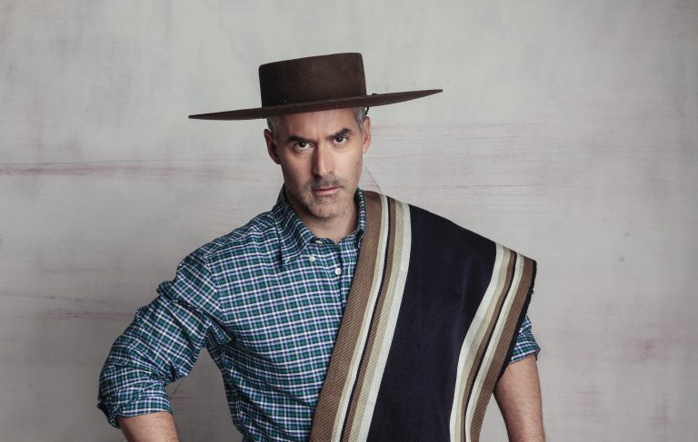 ¿Se parecen? Carlos Díaz de "Amanda" es comparado con galán de Hollywood