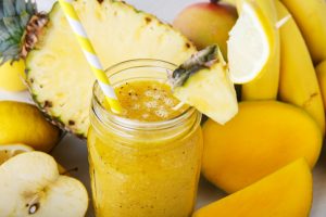¿Te falta energía? Este batido con mango y piña será tu salvación