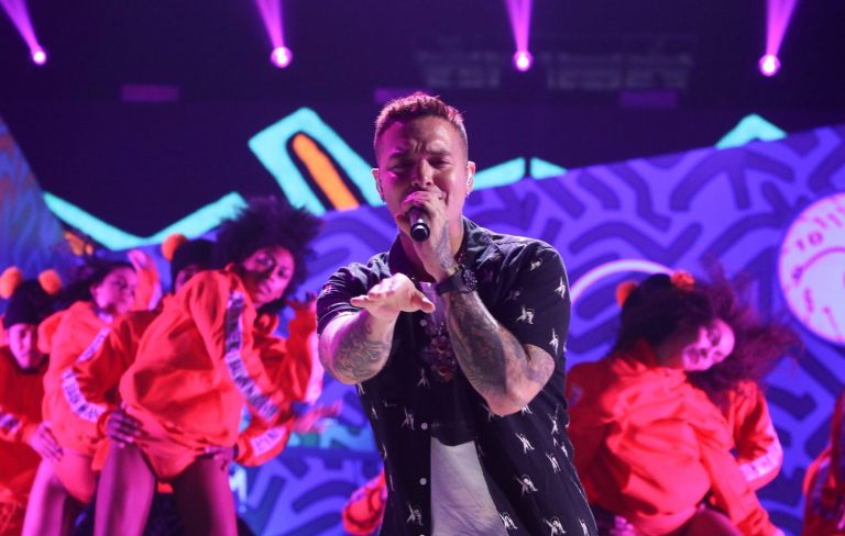 Esta es la particular rutina de belleza de J Balvin