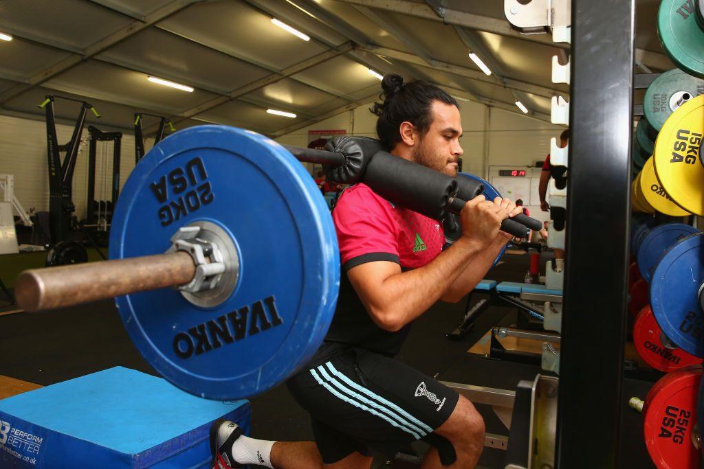 Estudio revela que mientras más gimnasio practiquen los hombres, menos sexo