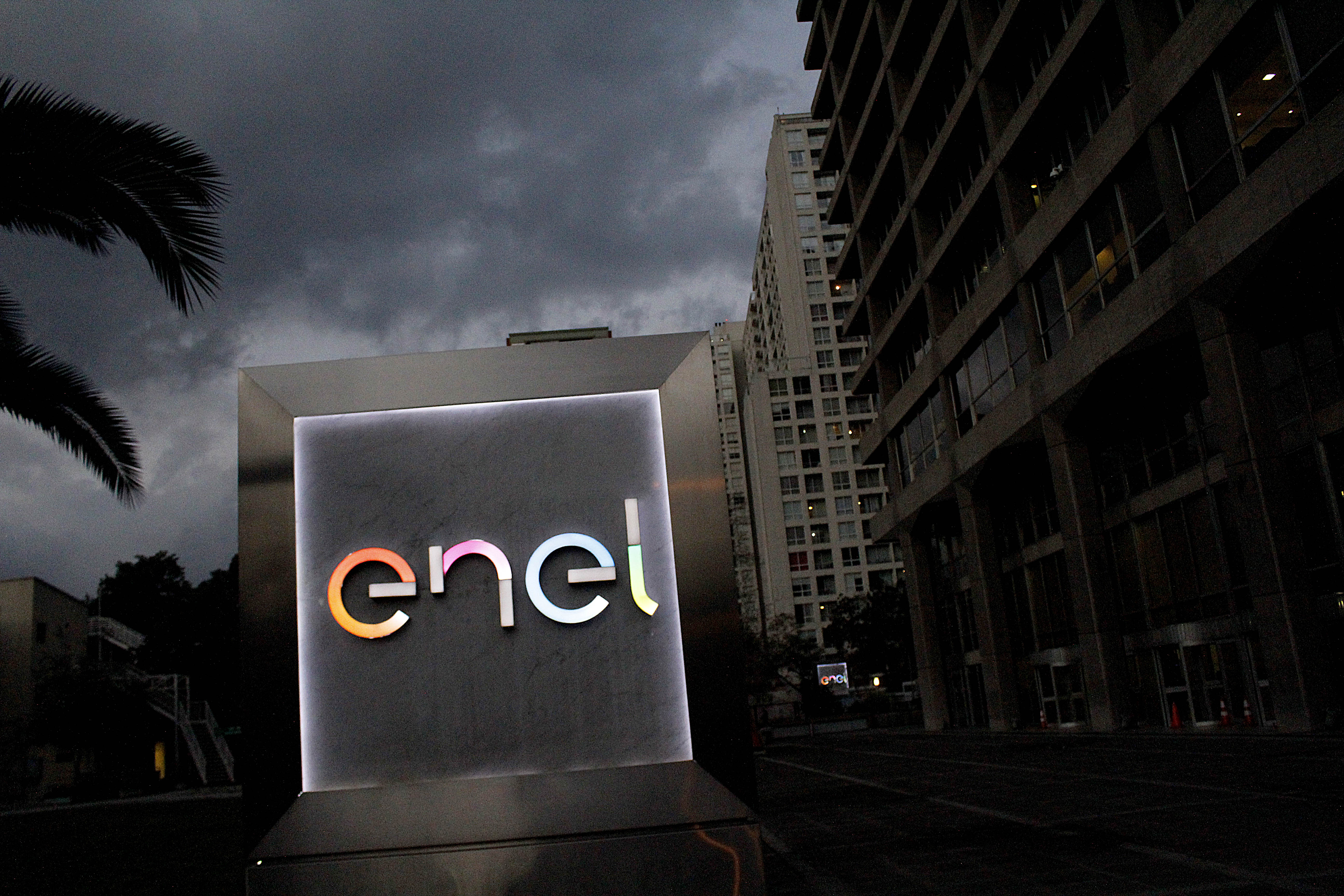 Joaquín Lavín propone solución con cargo a Enel para quienes aún están sin luz en Las Condes