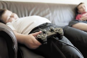 Estudio revela que adolescentes sedentarios son más propensos a sufrir lesiones