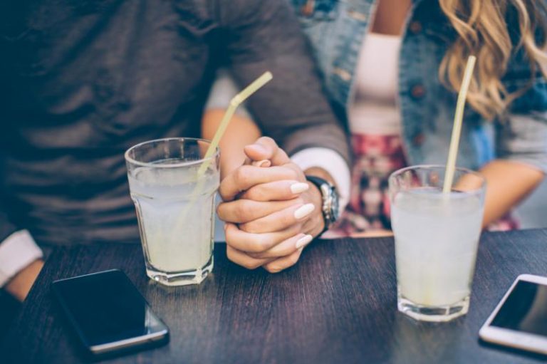 Estudio responde por qué los millennials son infieles