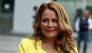 Cathy Barriga mostró el nuevo uniforme de las funcionarias municipales