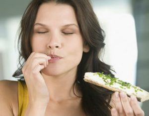 Mindful eating: Conoce los beneficios de comer lentamente y en silencio