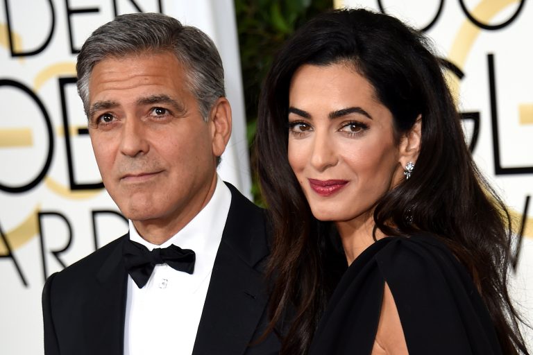 Paparazzean a los gemelos de Amal y George Clooney