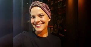 Javiera Suárez muestra su nueva imagen con el crecimiento de su pelo