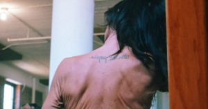 ¡Tiene 26 años, pero parece de 60! Extraña enfermedad que permitió a mujer convertirse en modelo