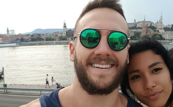 Estornudó durante un romántica selfie y el resultado es perturbador