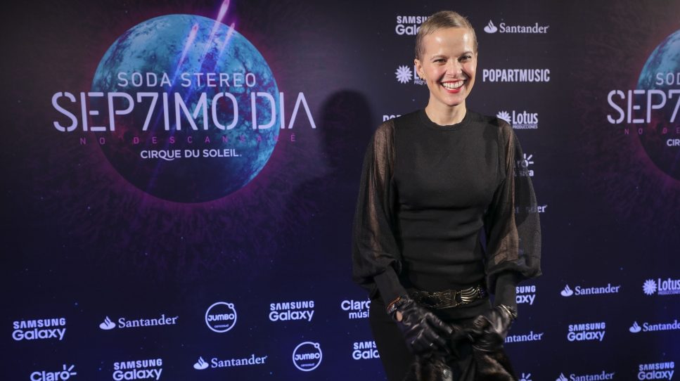 Javiera Suárez encabezó desfile de famosos que llegaron a disfrutar de "Sép7imo día"