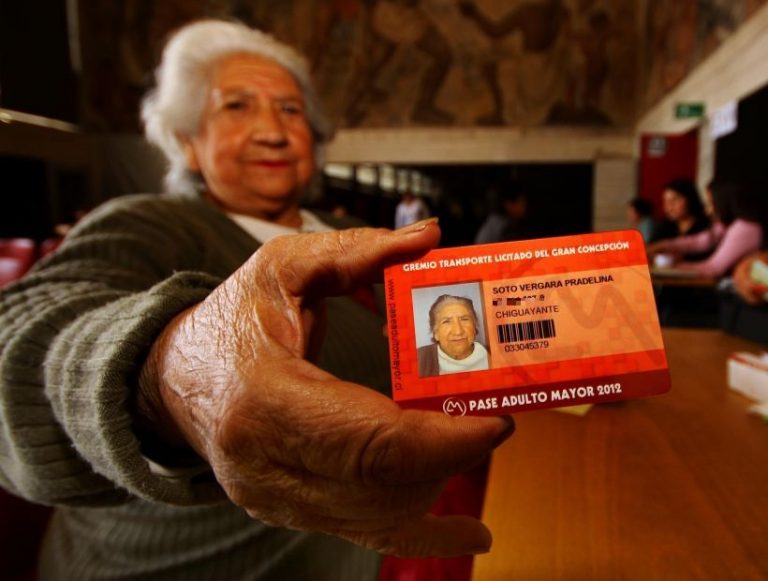 ¡Infórmate! Puntos y fechas de entrega de la nueva Tarjeta Adulto Mayor del Metro