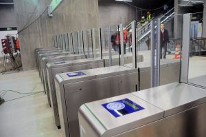 Postergan el término de la venta de boletos en el Metro de Santiago