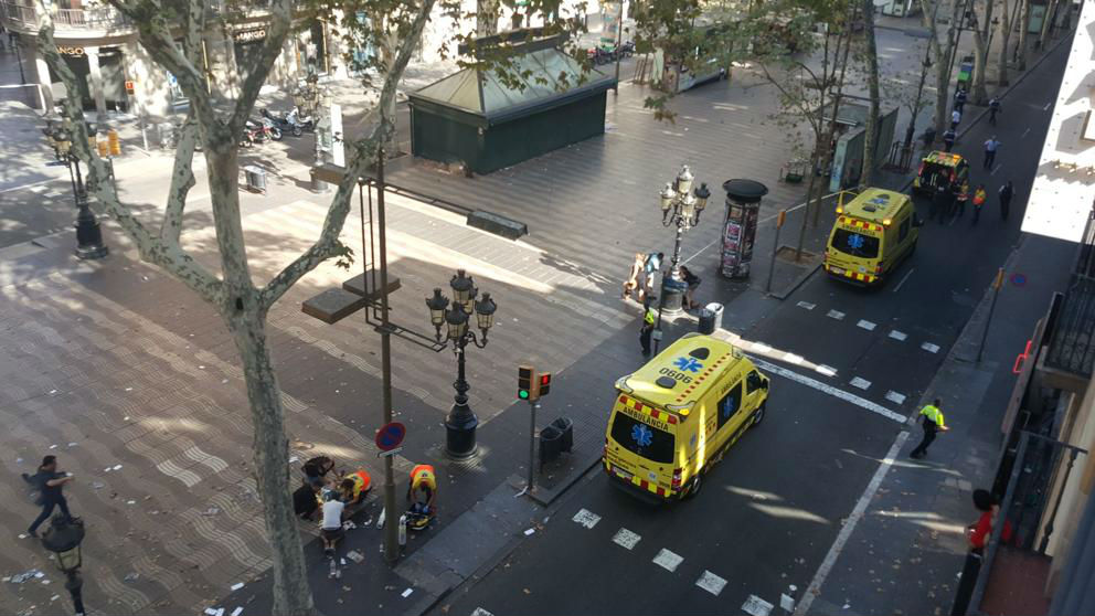 #FMDOSTeInforma Reacciones tras atentado en zona de Las Ramblas en Barcelona