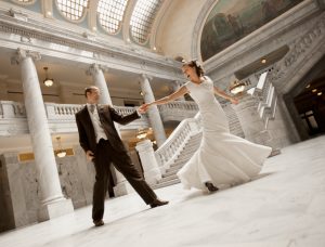 Estas son las 10 canciones que jamás deberían sonar en tu fiesta de matrimonio