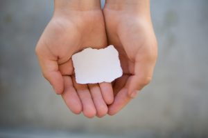 "Hoy estoy dolida": Madre se vuelve viral por potente carta en contra de la discriminación