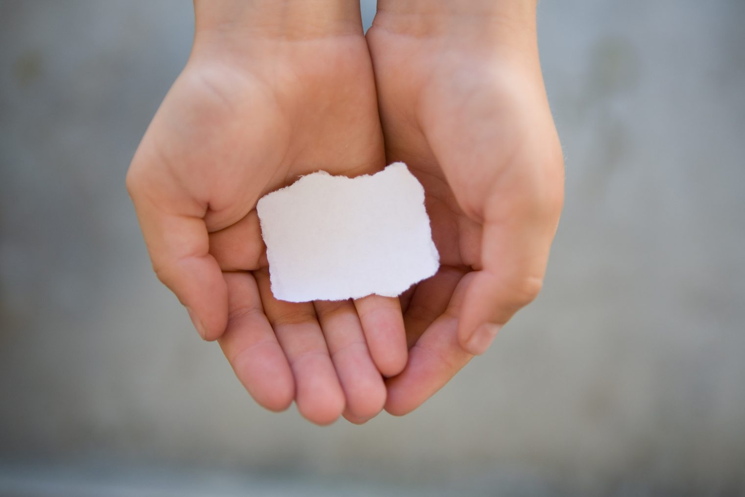 "Hoy estoy dolida": Madre se vuelve viral por potente carta en contra de la discriminación