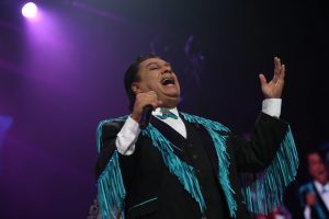 Los 7 mejores duetos del inigualable Juan Gabriel y grandes artistas