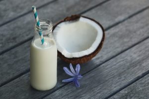 ¿Por qué deberías probar la leche de coco?
