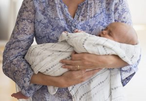 Beneficios de tomar en brazos a tu hijo en sus primeros meses de vida