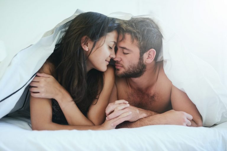 Conoce los potentes beneficios del sexo mañanero