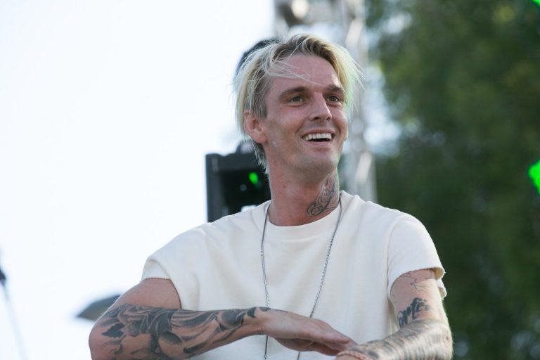 Aaron Carter confesó su bisexualidad con un emotivo mensaje en redes sociales