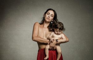 Famosas se desnudan para campaña que promueve la lactancia materna