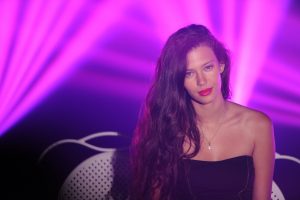 Michelle Carvalho luce orgullosa sus estrías a través de sus redes sociales