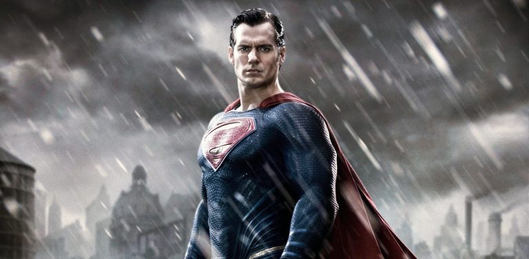 ¿No será mucho? El impactante resultado de joven que se ha operado más de 20 veces para verse igual a Superman